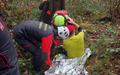 Rescatado el juez de un campeonato de caza de sorda tras resbalar y luxarse un hombro en Valdáliga
