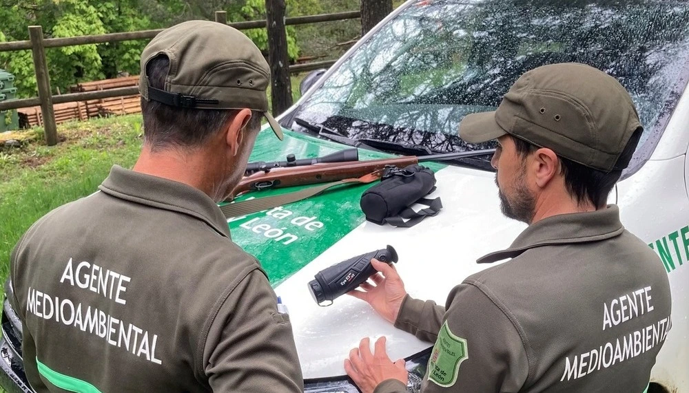 Denuncian a dos cazadores por utilizar visores térmicos