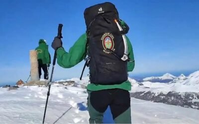 Agentes del Greim rescatan a un cazador de 19 años herido en la montaña en Crémenes
