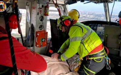 Rescatan en helicóptero a un cazador herido en una zona de difícil acceso de un pueblo de Valencia