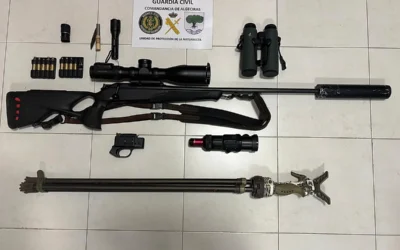 Pillado un cazador furtivo con un rifle robado en una finca de Castellar